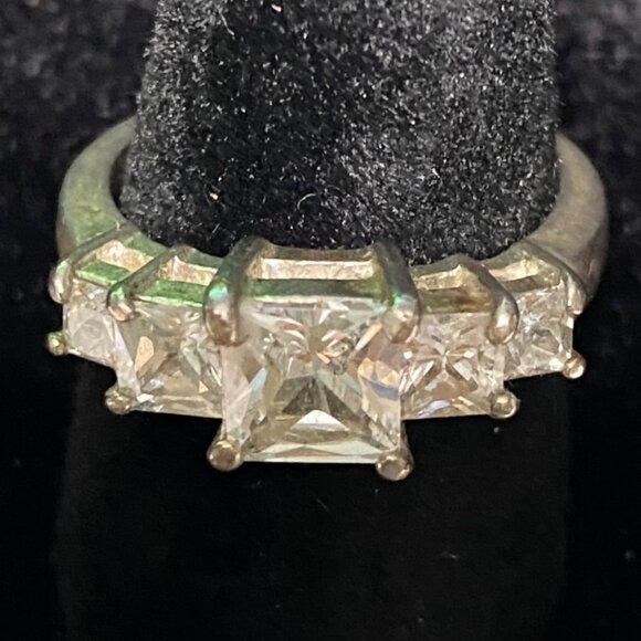 Ring CZ Cubic Zirconia 5 Stones Faceted Vintage Jewelry Sterling Silver Tested - Picture 2 of 11